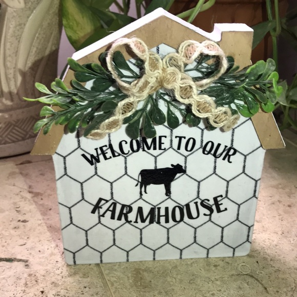 Handcrafted Wood Barn Shelf Sitter - Picture 5 of 6